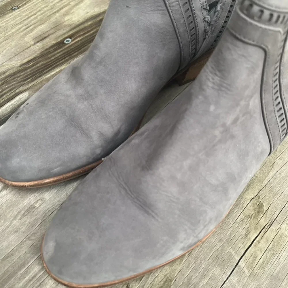 ** Vince Camuto Gray Leather Pimmy Ankle Boots Size 8